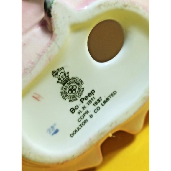 Vintage Royal Doulton Figurines "Dinky Doo HN1678" & "Bo Peep HN1811" 1930's - Picture 9 of 16